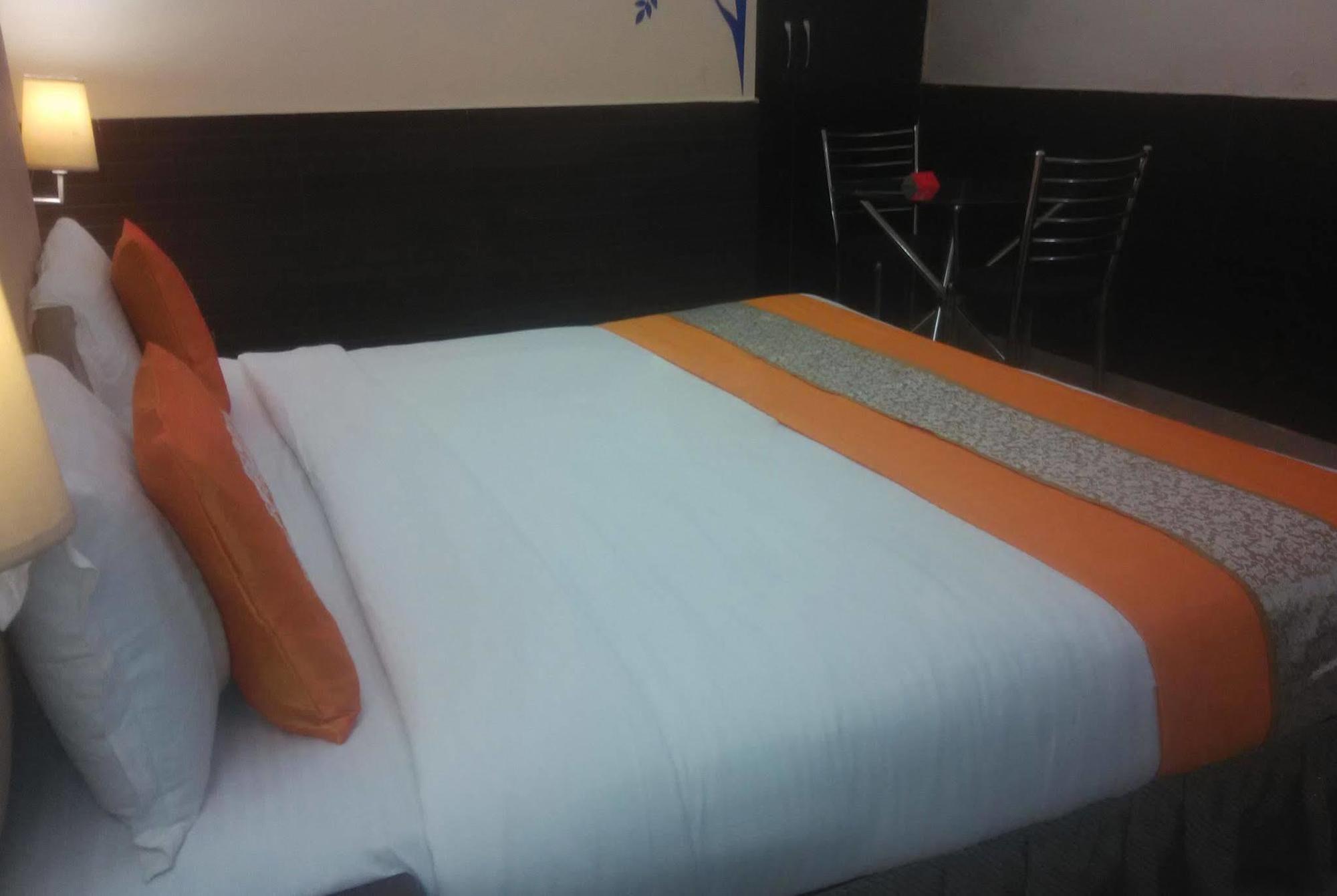 Lazeez Hotel New Delhi Luaran gambar